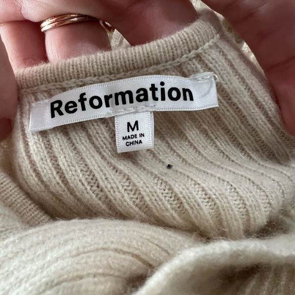 REFORMATION
Alber Open Back Cashmere Sweater Medium - Picture 5 of 6